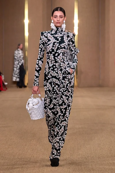 Look 30